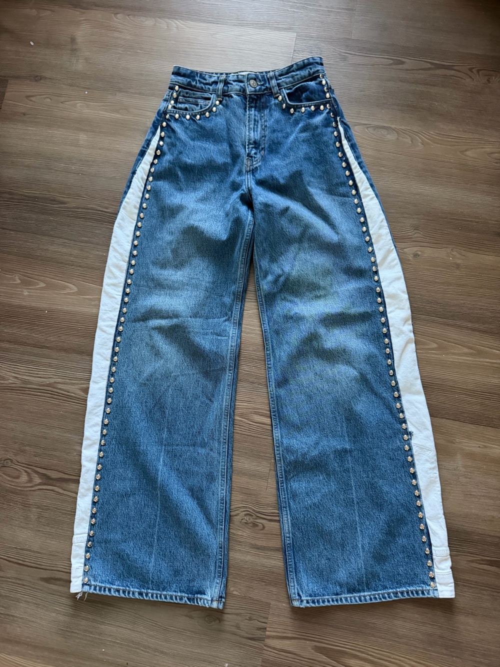 Reformation wide leg studded trendy jeans size 24